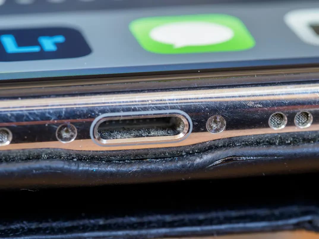 Замена разъёма зарядки Type-C в Ангарске: цены 2026, все бренды