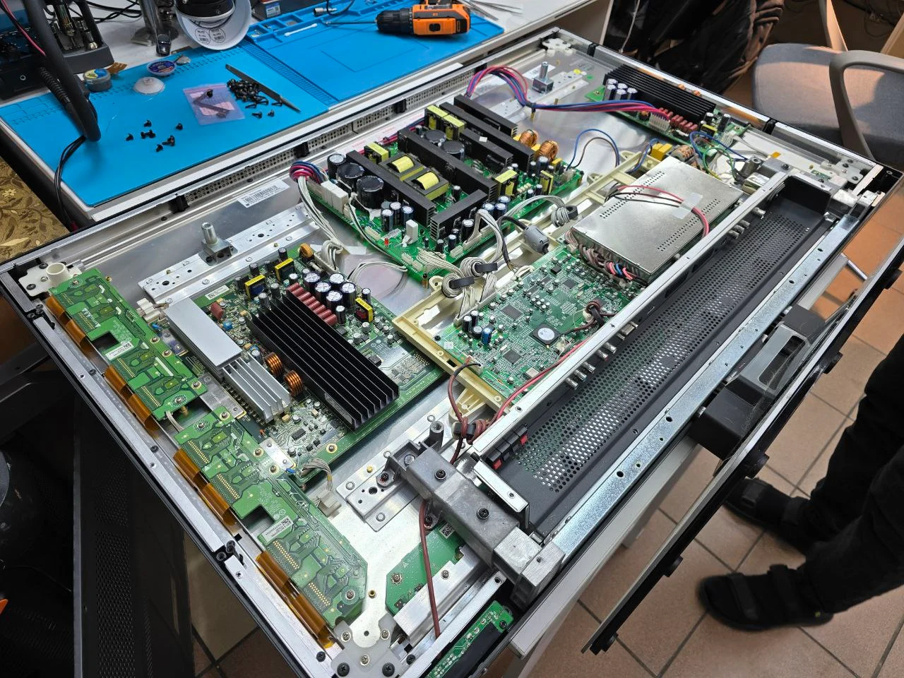 Внешний вид Sanyo PDP-42XS1