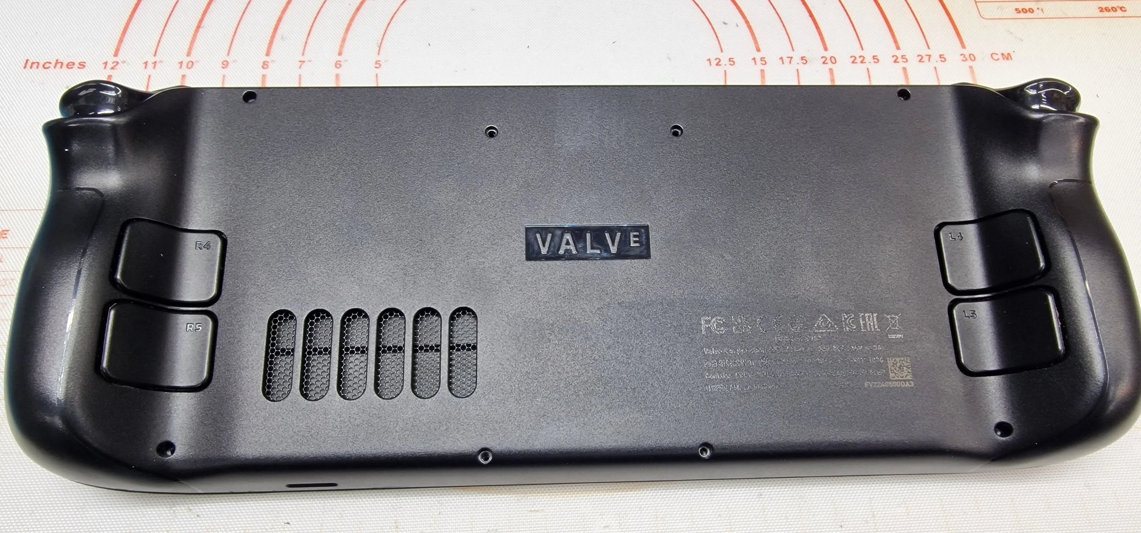 Вид сзади Steam Deck OLED перед разборкой